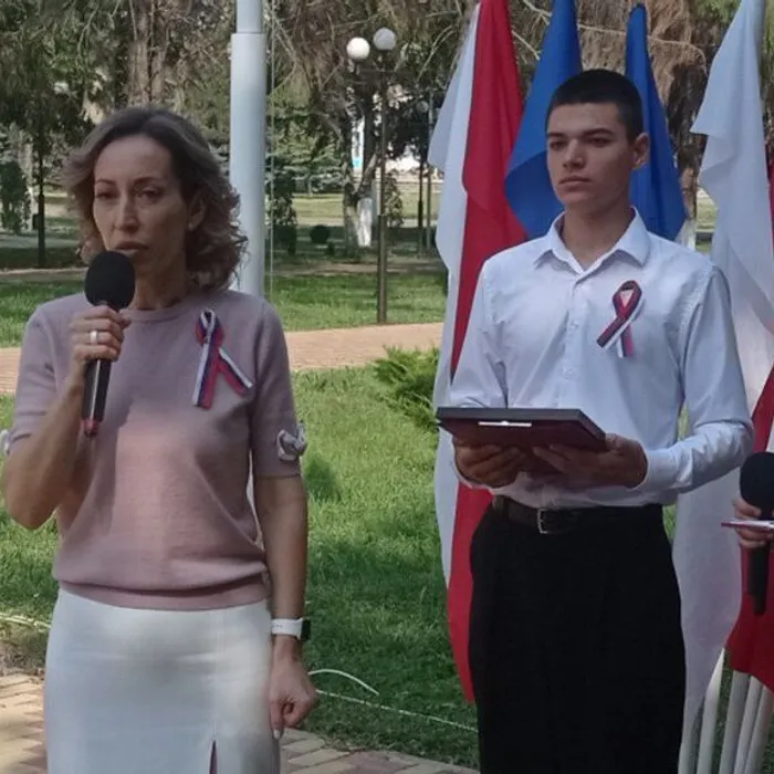 12 июня в День России в парке культуры и отдыха ст. Роговской прошла торжественная церемония поднятия Государственного флага Российской Федерации.
