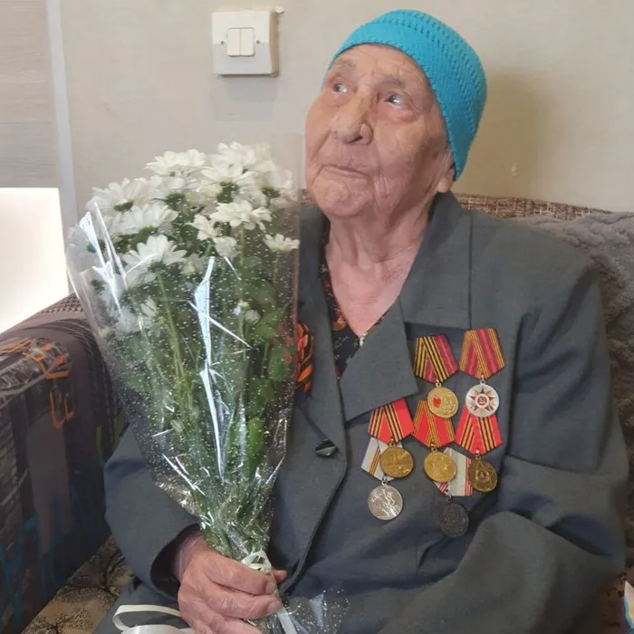25 марта состоялось вручение&nbsp; юбилейной медали «80 лет Победы в Великой Отечественной войне 1941-1945гг. труженице тыла Переваловой Александре Георгиевне