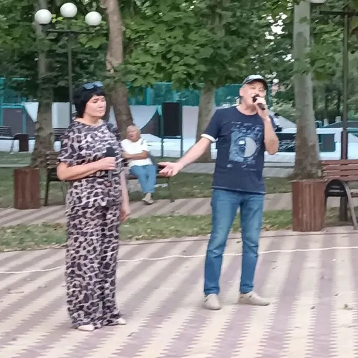 «Вот и лето прошло». Именно под таким названием прошла музыкальная программа в парке Роговского сельского поселения 30 августа 2025 года.